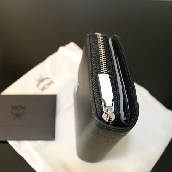 🔥MCM Women's White Black Contrast Logo Small Leather Zip Wallet NWT & Box - Picture 10 of 16